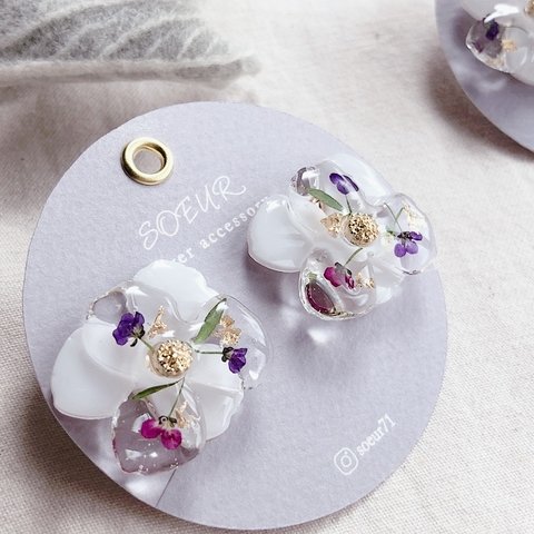 定番アクセサリー　White mix flower