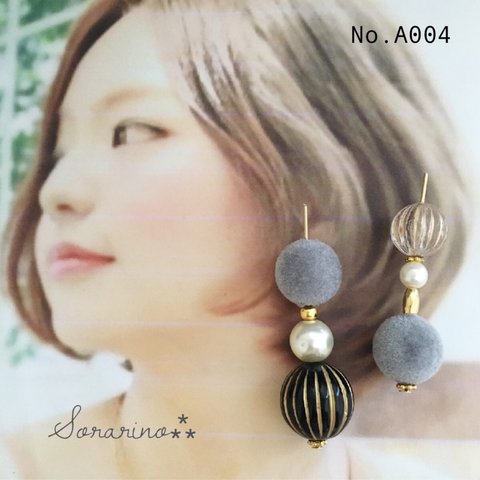 No.A004 アシメ▸︎▹︎フロッキーボールのアンティークピアス