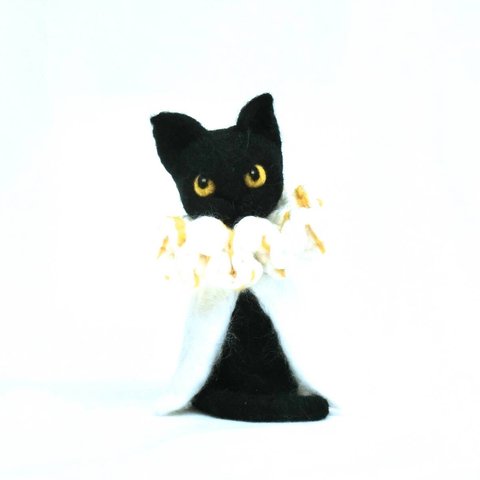 羊毛フェルト　白マントの黒ネコ