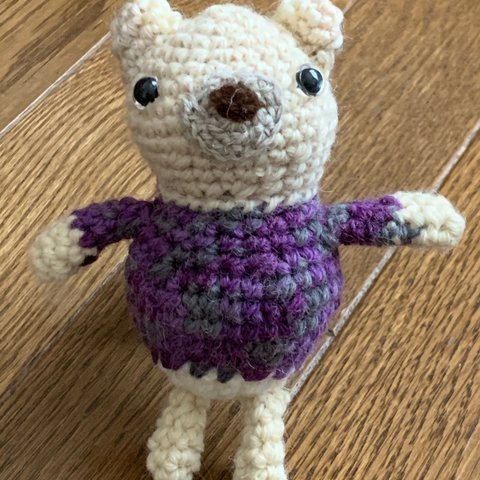 紫セーターのクマちゃん