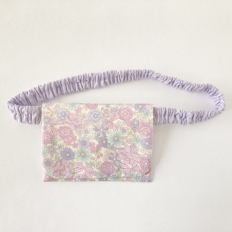 お花とリボン柄　薄紫　ゴムベルトの移動ポケット 