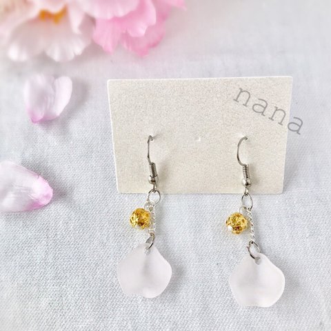 桜の花びらピアス