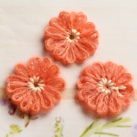 毛糸のお花　かぎ針編み　サーモンピンク