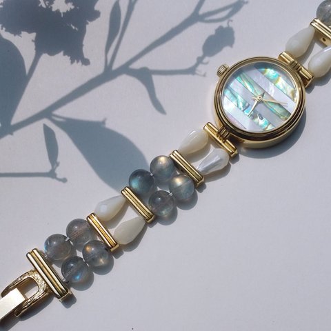 可愛な  天然石 白碟貝 虹色貝 ラブラドル長石 腕時計