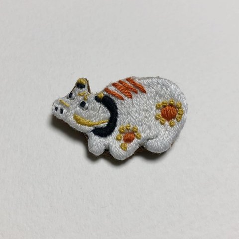 赤べこ　(晴れべこ)　刺繍ブローチ🪡