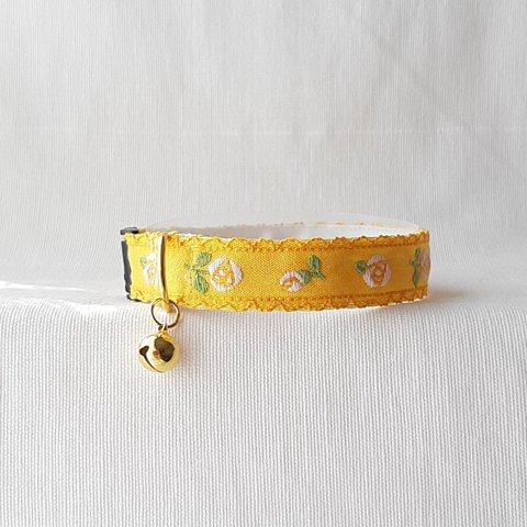 綺麗な黄色のお花の首輪　🌱オーダーメイドの首輪🌱　