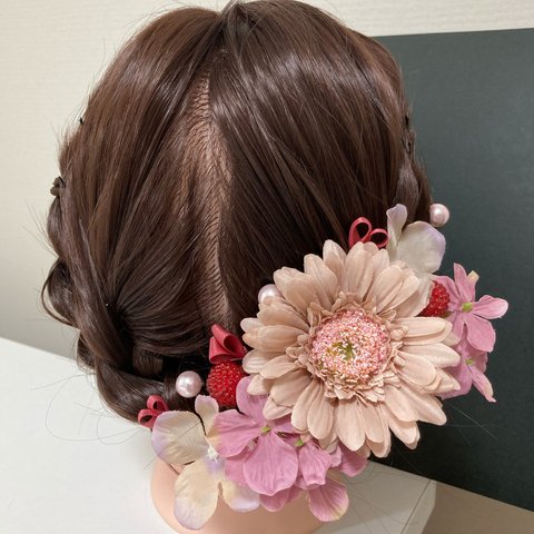 ピンクの小花と木苺の髪飾り