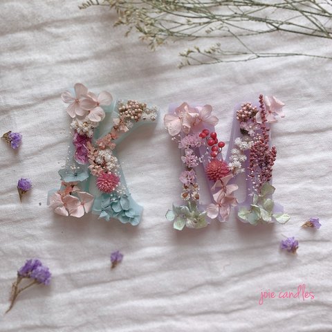 《オーダーメイド》お花いっぱいアルファベットキャンドル 結婚式を彩るウェルカムスペースに！