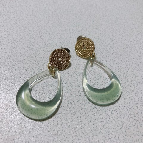 アクリルフープピアス(チタン)