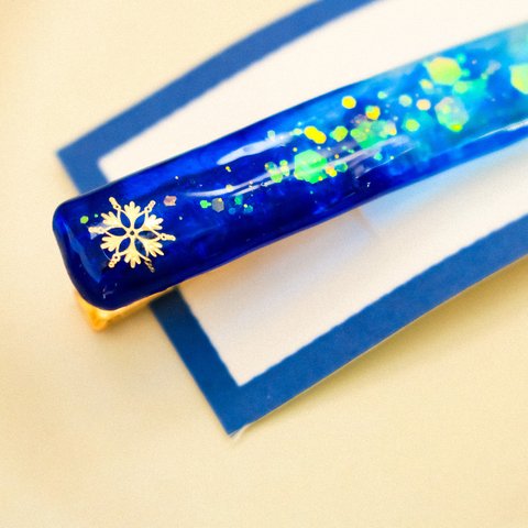 雪の結晶のヘアクリップ　スティックタイプ　ゴールド金具