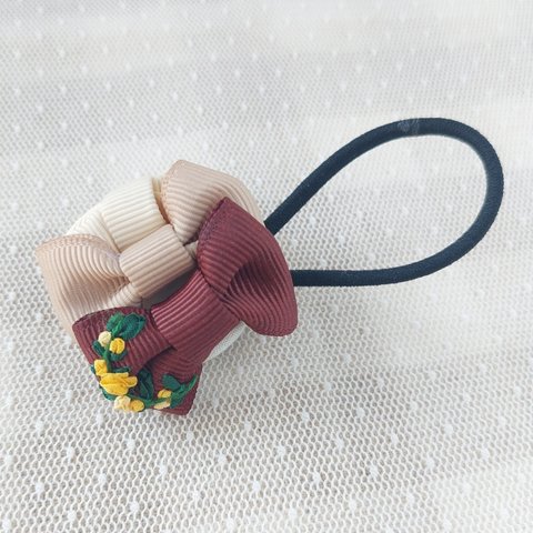 ミモザ刺繍のリボンヘアゴム　 ブラウン