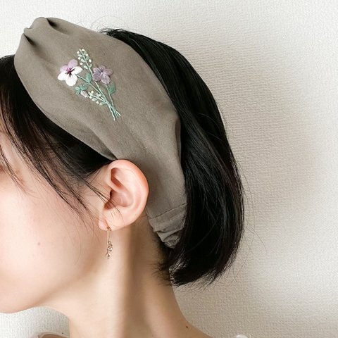 野に咲く小さなビオラ刺繍のヘアターバン・ヘアバンド/ハーフリネン