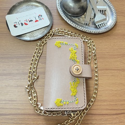 ミモザの刺繍🌼入りスマホケース ショルダータイプ