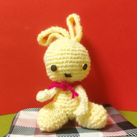編みぐるみのウサギ