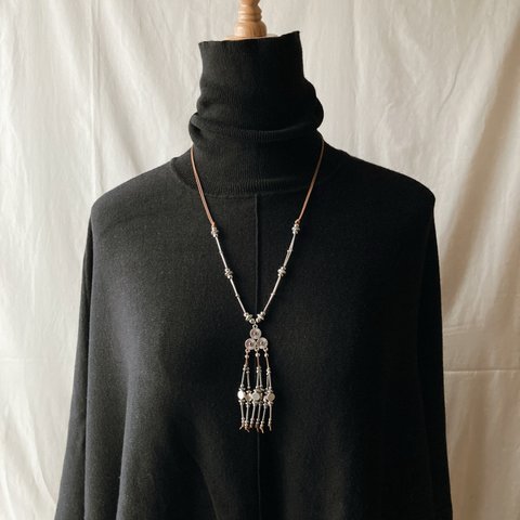 Folklore leather necklace