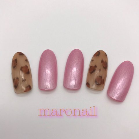 ピンクパールが綺麗なヒョウ柄ネイルチップ💅