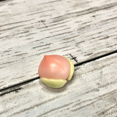 樹脂粘土の桃まんじゅうマグネット