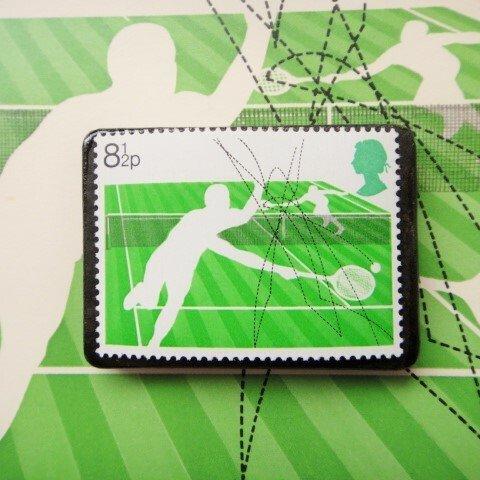 イギリス1977年　テニス切手ブローチ【ポストカード付）3432