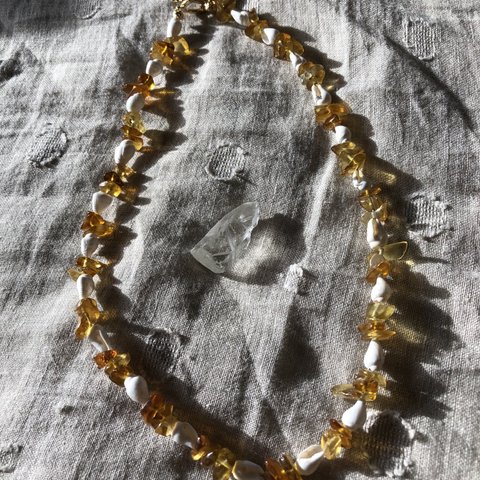 Amber shell necklace 