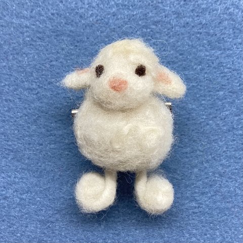 小さな子ひつじの羊毛フェルトブローチ🐑