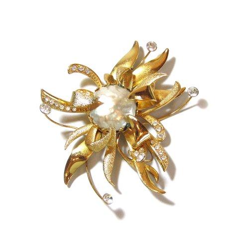 70s Vintage Gold Tone Rhinestone × Pearl Flower Design Brooch