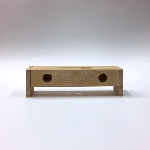 スピーカーもこなすiPhoneスタンド君／WOOD2