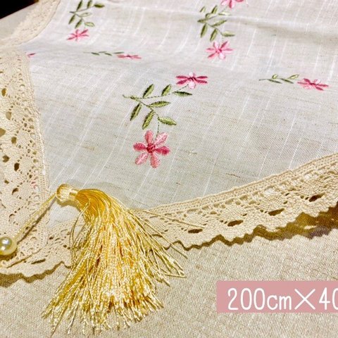 春テーブルランナー 　かわいい小花の刺繡　タッセル付き　200cm×40cm