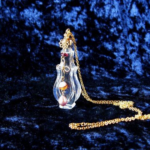 アロマペンダント　ガラス香水瓶　清楚でかわいいキラキラ花モチーフ　天然石 