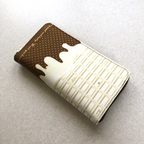 とろけるチョコレート　ホワイトチョコ　ファスナー　長財布