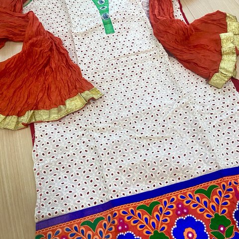 インドの民族衣装パンジャビドレス　エスニックワンピース