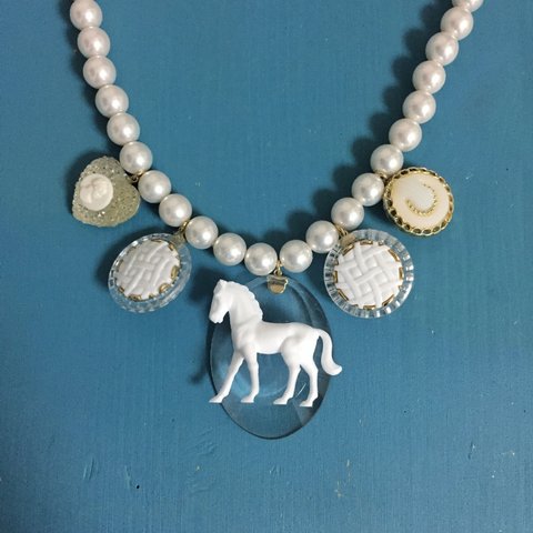 PEARL THEME NECKLACE