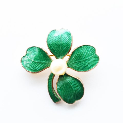 Vintage Clover　pearl 　enamel brooch