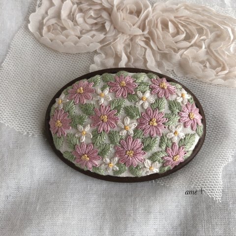 春うらら 刺繍木枠ブローチ