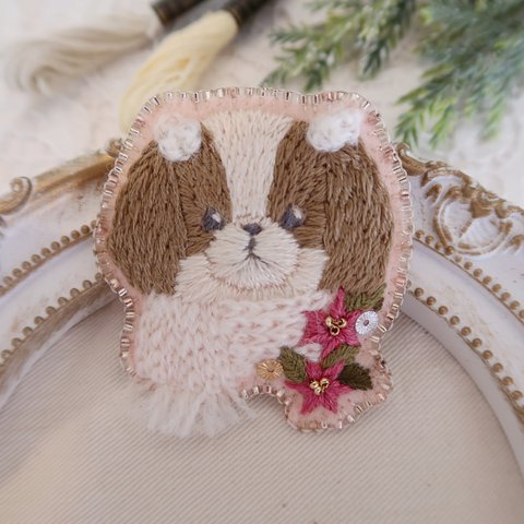 毛糸のマフラーを巻いた　シーズー　刺繍ブローチ　☆送料込☆　犬　わんちゃん　ウール　スパンコール　ビーズ　クリスマスプレゼントにも☆