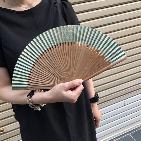 夏扇子（婦人用）箔動シリーズ「燻」青貝