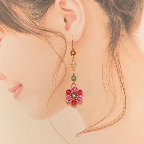 つまみ細工　サージカルステンレスピアス　揺れる花達🌸　ピーチ