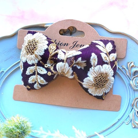 パープル の 花模様 の インド刺繍リボン の ポニーフック 紫