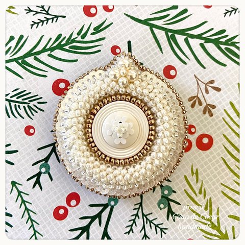 White Wreath 〜Coup de Coeur〜ビーズ刺繍ブローチ