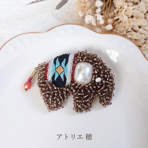 マンモスブローチ⋆* ビーズ刺繍 象 アンティーク調  帯留め 一点物 動物 アクセサリー