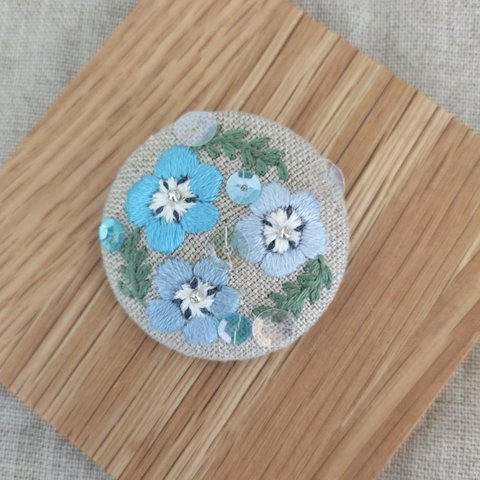 刺繍ブローチ☆ネモフィラ