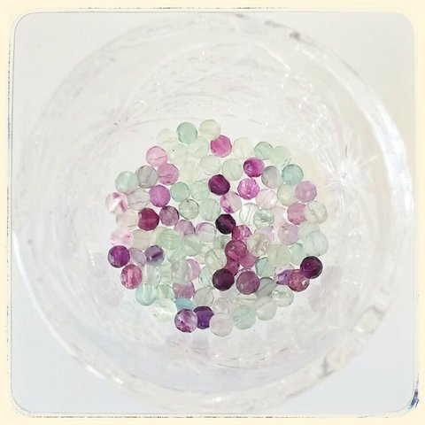 ∴天然石ビーズ∵ 紫陽花の種  32面ﾗｳﾝﾄﾞｶｯﾄφ4mm