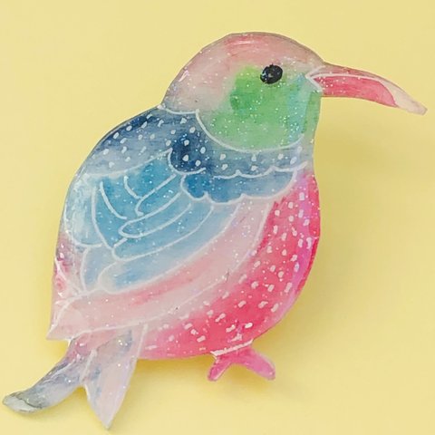 カラフルな鳥のブローチ