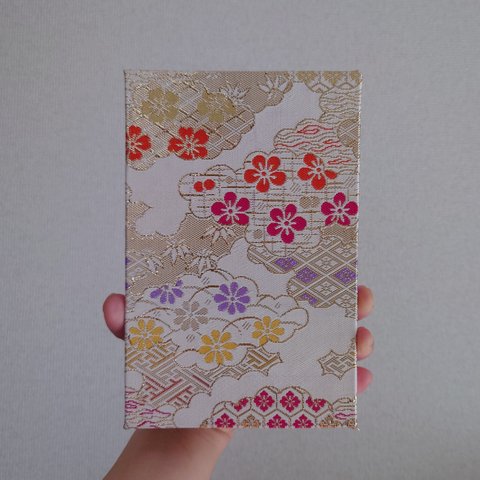 【SALE】ご朱印帳:梅(白)(帯、刺繍)