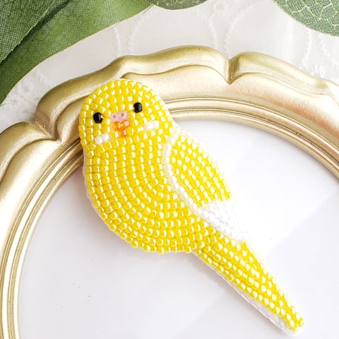 黄色インコのビーズ刺繍ブローチ　正面　イエロー