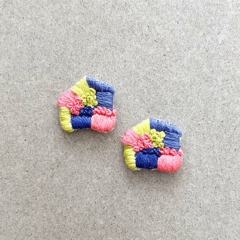 colorful刺繍ピアス