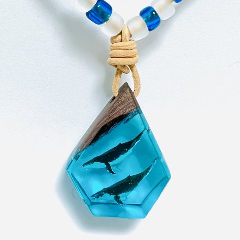 whale necklace  【ザトウクジラ】　ウッドレジン　ブルー