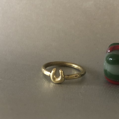 馬蹄と真鍮の指輪