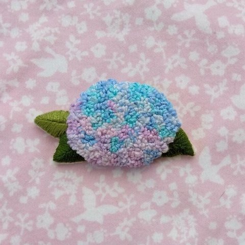 紫陽花の刺繍ブローチ　