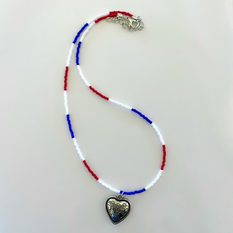silver heart necklace. tricolore 2