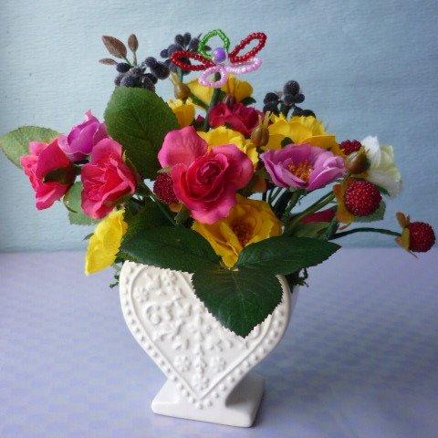 ハート型花器の小薔薇の小作品